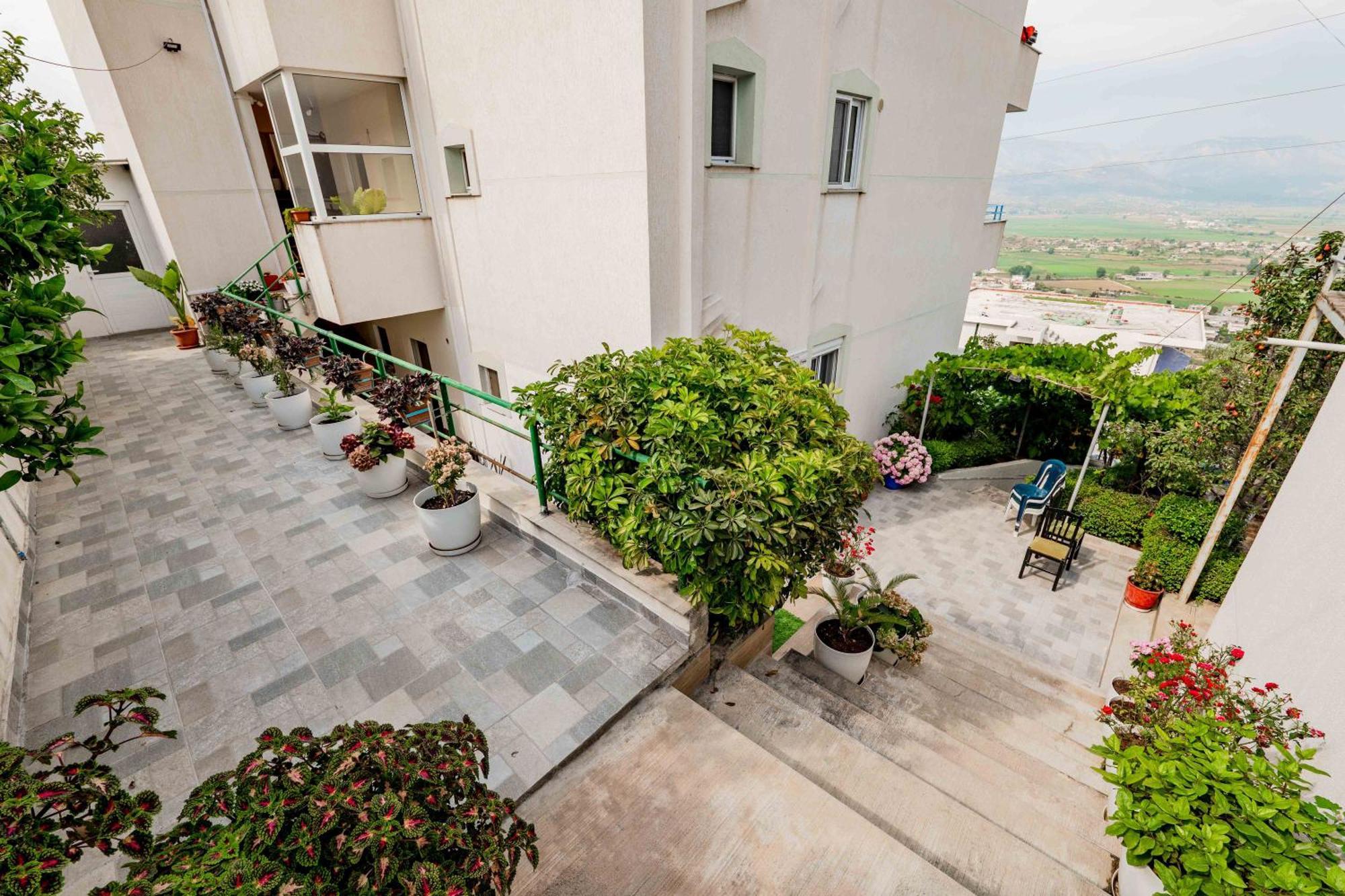 Dasho * Sarandë